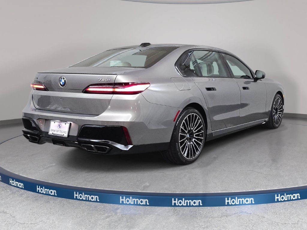 Used 2025 BMW 760i xDrive w/ Executive Package AWD/4WD image 6