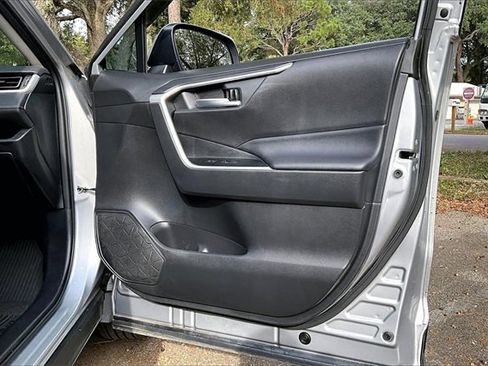 Used 2021 Toyota RAV4 XLE image 25