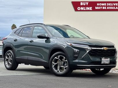 Used 2025 Chevrolet Trax LT w/ Driver Confidence Package