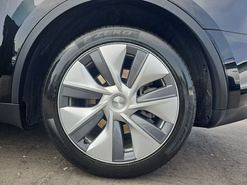Used 2023 Tesla Model Y Long Range AWD/4WD image 38