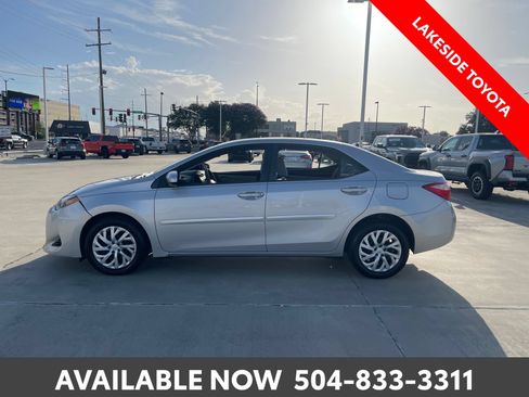 Used 2018 Toyota Corolla LE FWD image 2