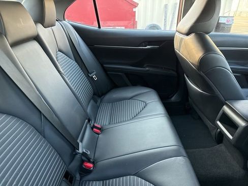 Used 2022 Toyota Camry SE image 5