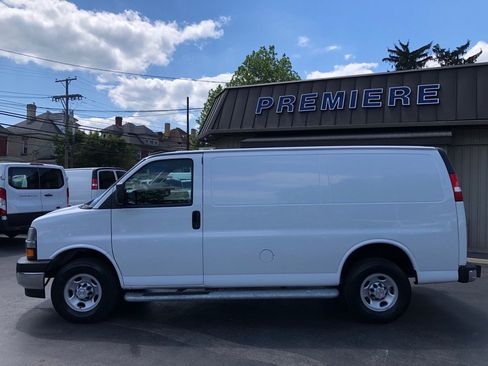 Used 2024 Chevrolet Express 2500 w/ Driver Convenience Package RWD image 3