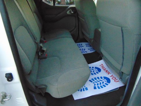 Used 2019 Nissan Frontier SV image 17