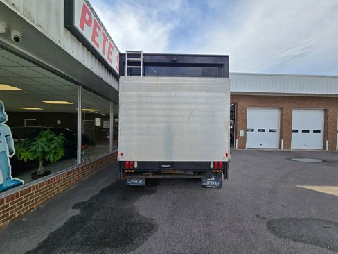 Used 2018 Chevrolet Express 3500 w/ Power Convenience Package image 3