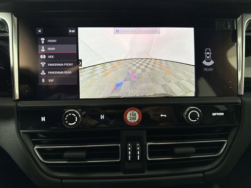 Certified 2025 Porsche Macan image 26