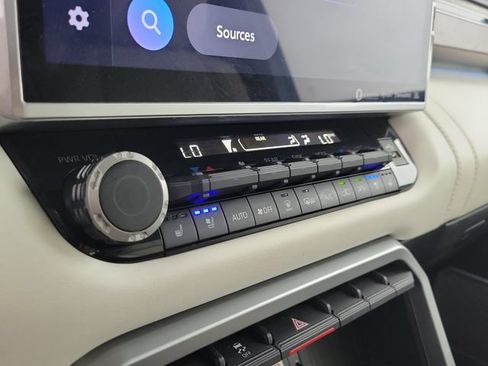 Used 2023 Toyota Sequoia Capstone RWD image 29
