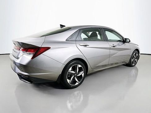 Used 2023 Hyundai Elantra SEL w/ Convenience Package FWD image 7