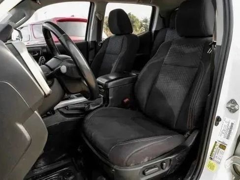 Used 2021 Toyota Tacoma SR5 w/ Trail Edition image 40