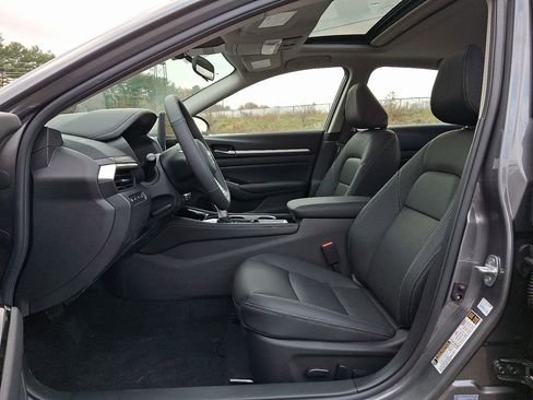 New 2025 Nissan Altima 2.5 SL AWD/4WD image 10