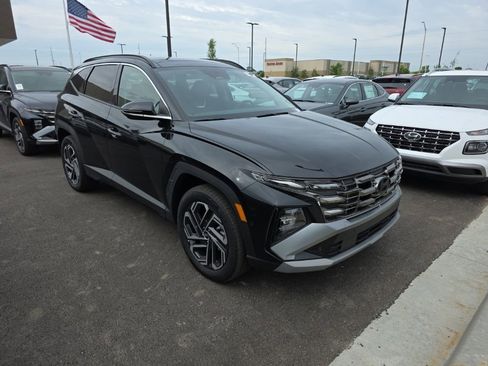 Used 2025 Hyundai Tucson Limited AWD/4WD image 3