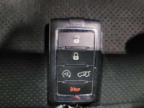 Used 2023 Jeep Grand Cherokee L Laredo image 32