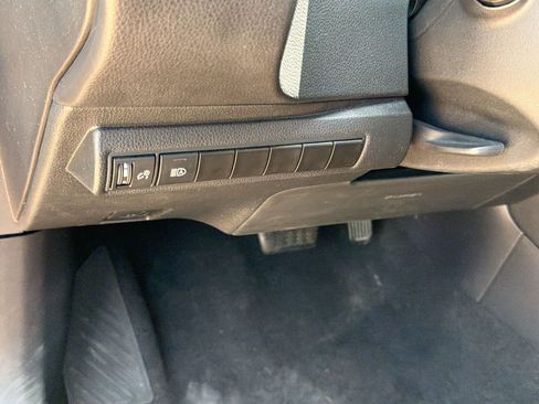 Used 2024 Toyota Corolla LE FWD image 17