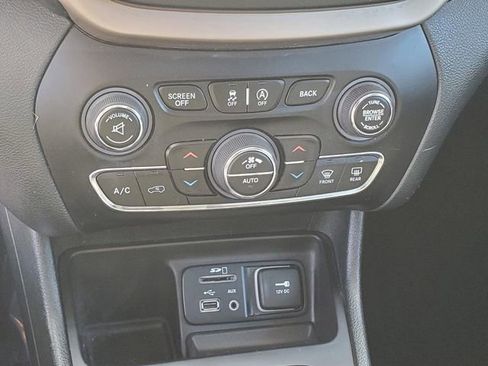 Used 2015 Jeep Cherokee Limited w/ Luxury Group image 30