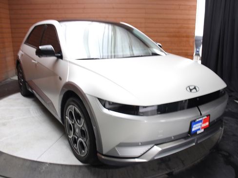 Used 2024 Hyundai Ioniq 5 Limited image 34