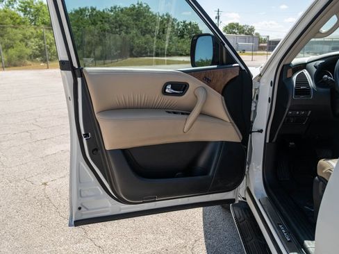 Used 2023 Nissan Armada SL w/ Captain's Chairs Package RWD image 11