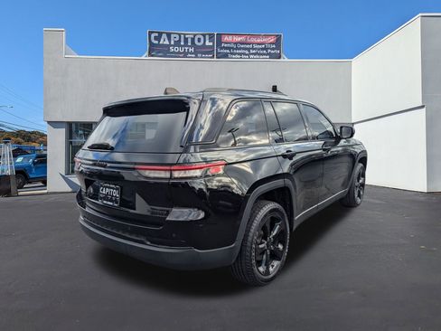 Used 2023 Jeep Grand Cherokee Limited w/ Black Appearance Package image 3