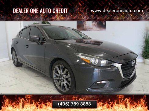 Used 2018 MAZDA MAZDA3 Touring image 1