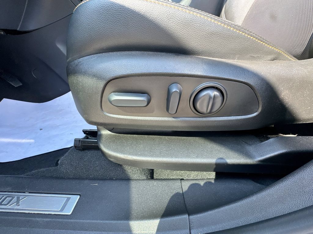 Used 2023 Chevrolet Equinox Premier AWD/4WD image 15
