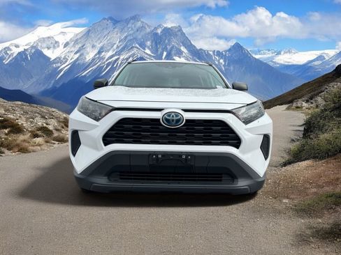 Used 2021 Toyota RAV4 LE AWD/4WD image 8