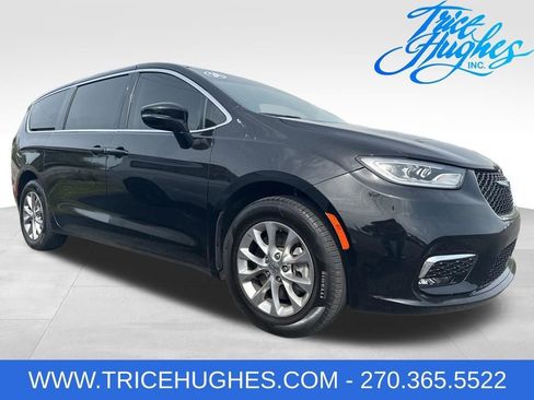 Used 2024 Chrysler Pacifica Touring-L AWD/4WD image 1