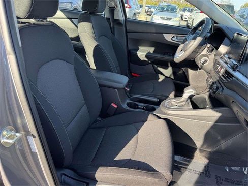 Used 2023 Kia Forte LXS w/ LXS Technology Package image 9