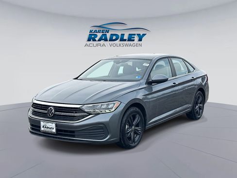 Certified 2024 Volkswagen Jetta SE w/ Panoramic Sunroof Package image 5