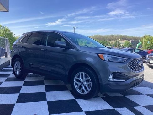 Used 2023 Ford Edge SEL w/ Convenience Package AWD/4WD image 4