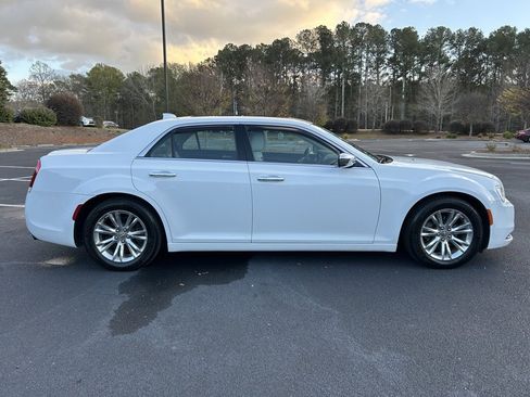 Used 2016 Chrysler 300 C image 20