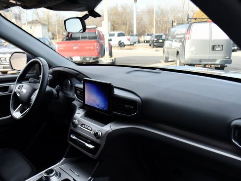 Used 2023 Ford Explorer XLT w/ Equipment Group 202A image 15