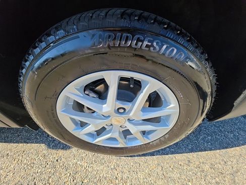 Used 2023 Chevrolet Equinox LT image 33