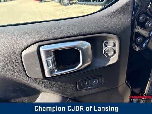 Used 2021 Jeep Wrangler Unlimited Sahara w/ Uconnect 4C Nav & Sound Group AWD/4WD image 16