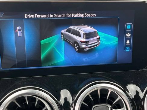 Used 2025 Mercedes-Benz GLB 250 4MATIC image 25