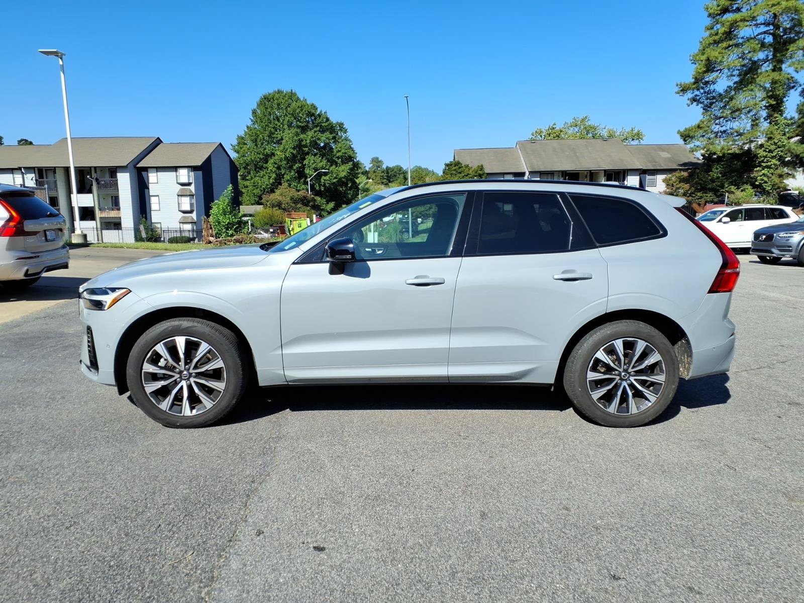 Used 2024 Volvo XC60 B5 Plus w/ Protection Package Premier AWD/4WD image 8