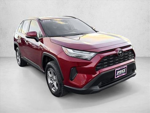 Used 2025 Toyota RAV4 XLE AWD/4WD image 3