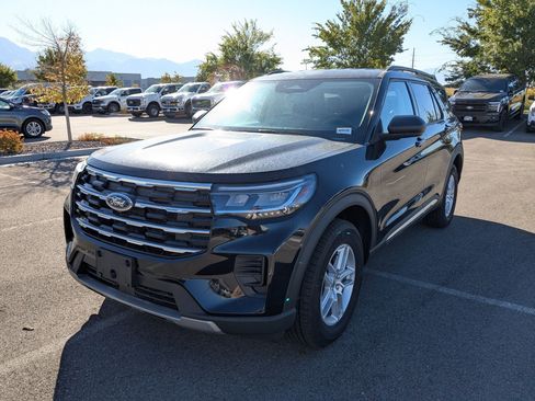 New 2025 Ford Explorer Active image 10