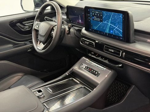 Certified 2025 Lincoln Aviator AWD image 10