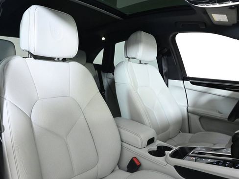 Certified 2024 Porsche Macan S image 19