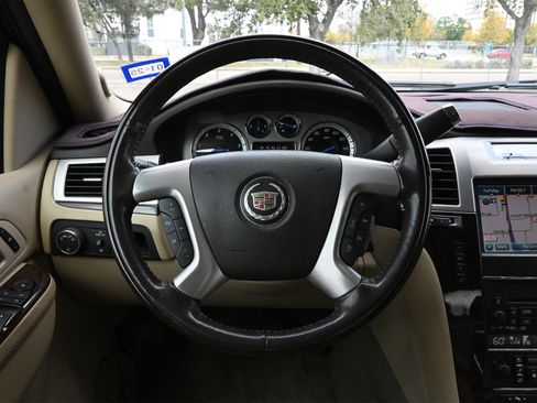 Used 2011 Cadillac Escalade Luxury image 10