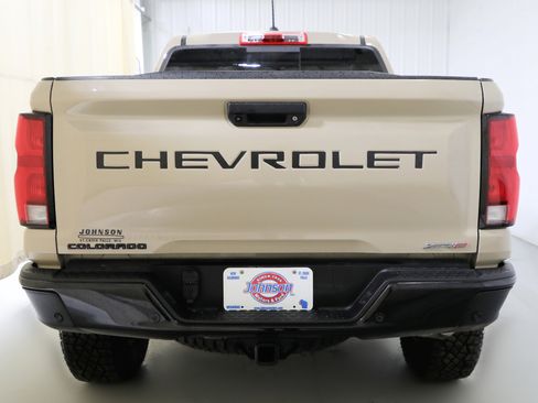 Used 2024 Chevrolet Colorado ZR2 w/ ZR2 Convenience Package III image 21