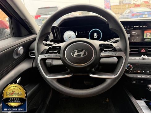 Used 2024 Hyundai Elantra SEL FWD image 17