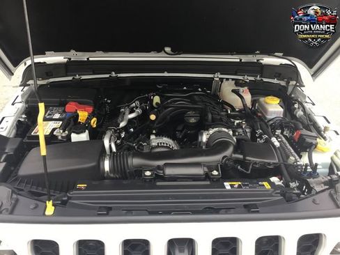 Used 2022 Jeep Wrangler Unlimited Sahara w/ LED Lighting Group AWD/4WD image 27