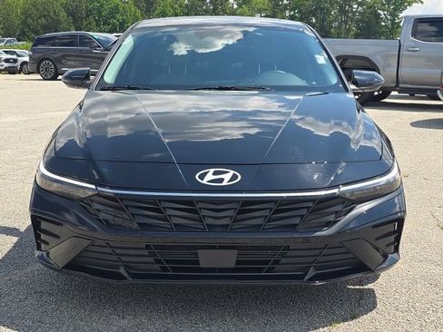 Used 2025 Hyundai Elantra Limited FWD image 8