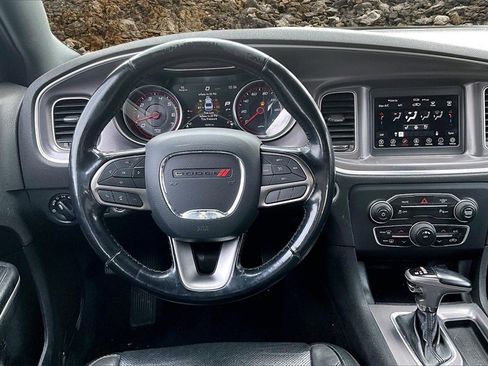 Used 2020 Dodge Charger SXT w/ Leather Interior Group image 5