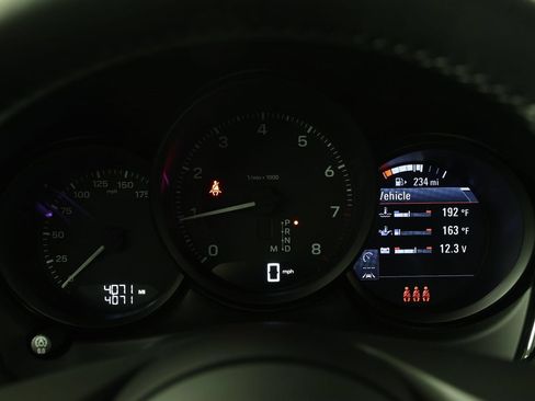 Certified 2026 Porsche Macan AWD/4WD image 16