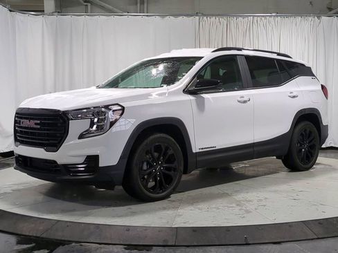 Used 2022 GMC Terrain SLE w/ Driver Convenience Package image 5