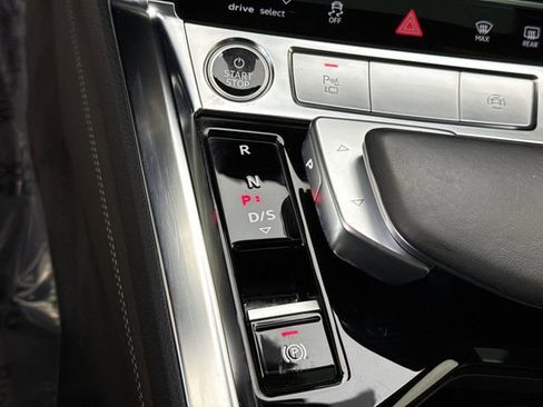 Used 2024 Audi Q8 e-tron Premium Plus image 16
