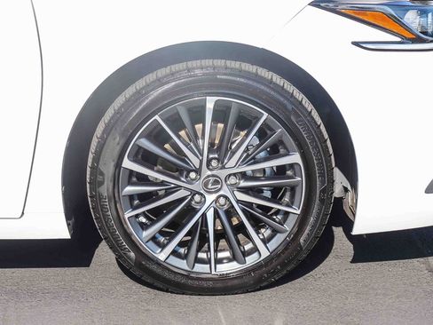 Used 2024 Lexus ES 300h w/ Premium Package FWD image 11