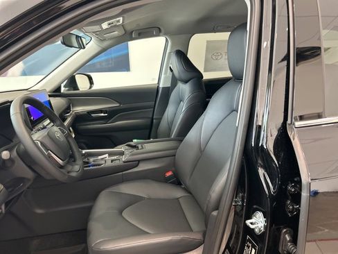 New 2026 Toyota Grand Highlander XLE image 14