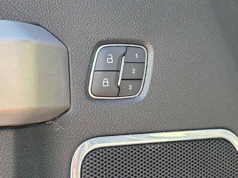 Certified 2019 Ford F150 Lariat w/ Equipment Group 502A Luxury image 33